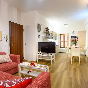  Apartment Lady Camollia