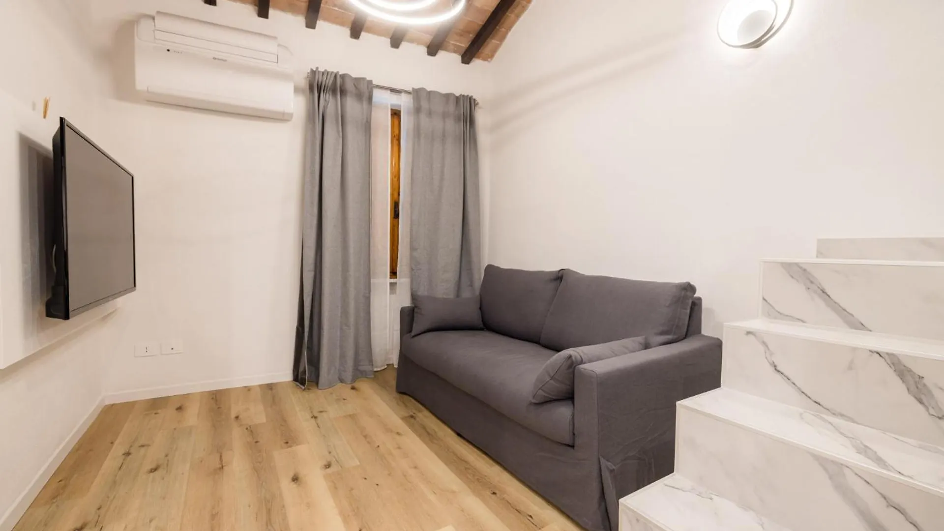 Appartamento Sui Tetti Di Ovile Siena Italy