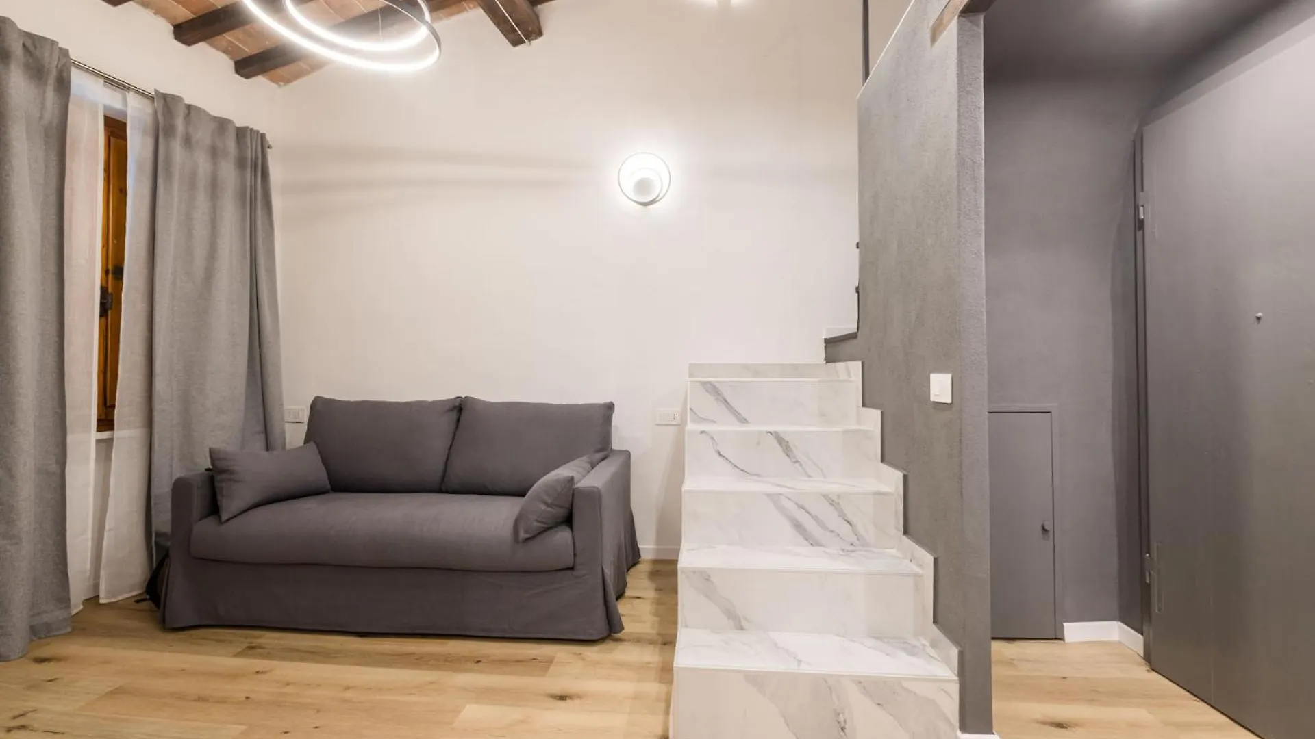 Apartment Appartamento Sui Tetti Di Ovile Siena Italy